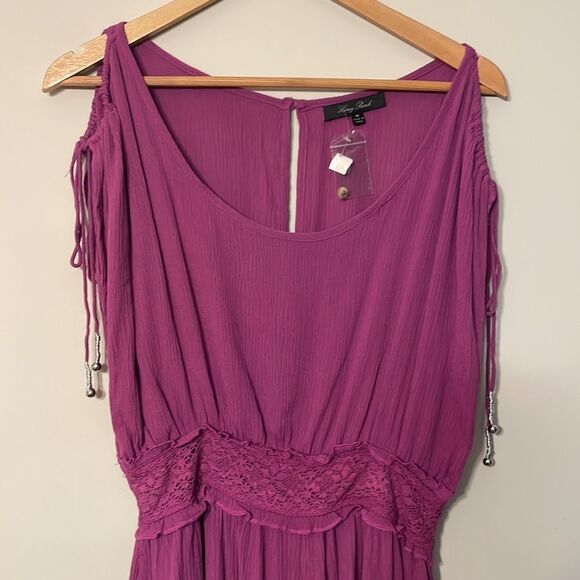 Honey Punch Cold Shoulder Romper Medium - Picture 2 of 8